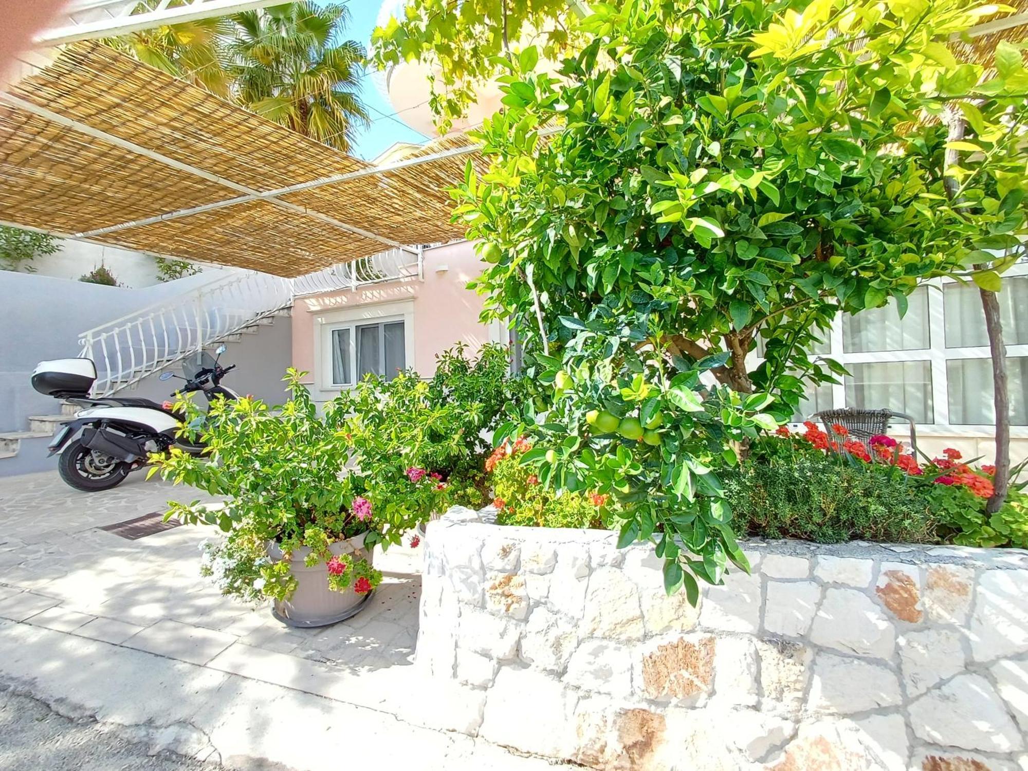 Apartments Jaksic Трогир Экстерьер фото